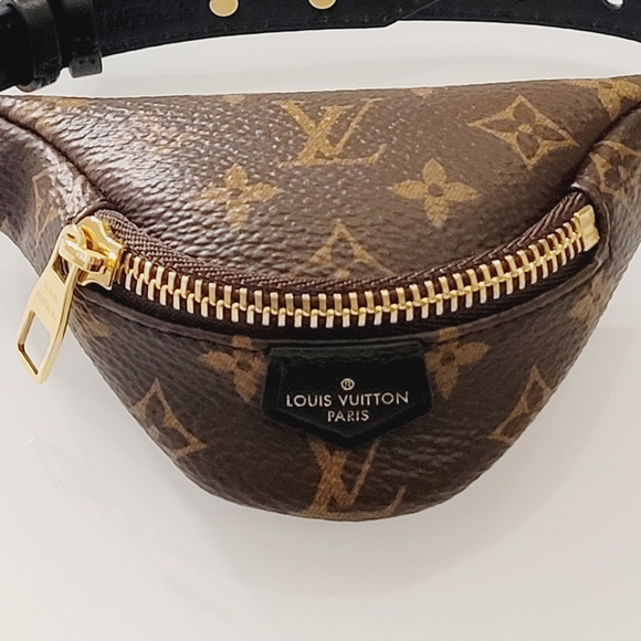 NWOT Rare LOUIS VUITTON Monogram Canvas Party Wristband Pouch - Picture 2 of 7